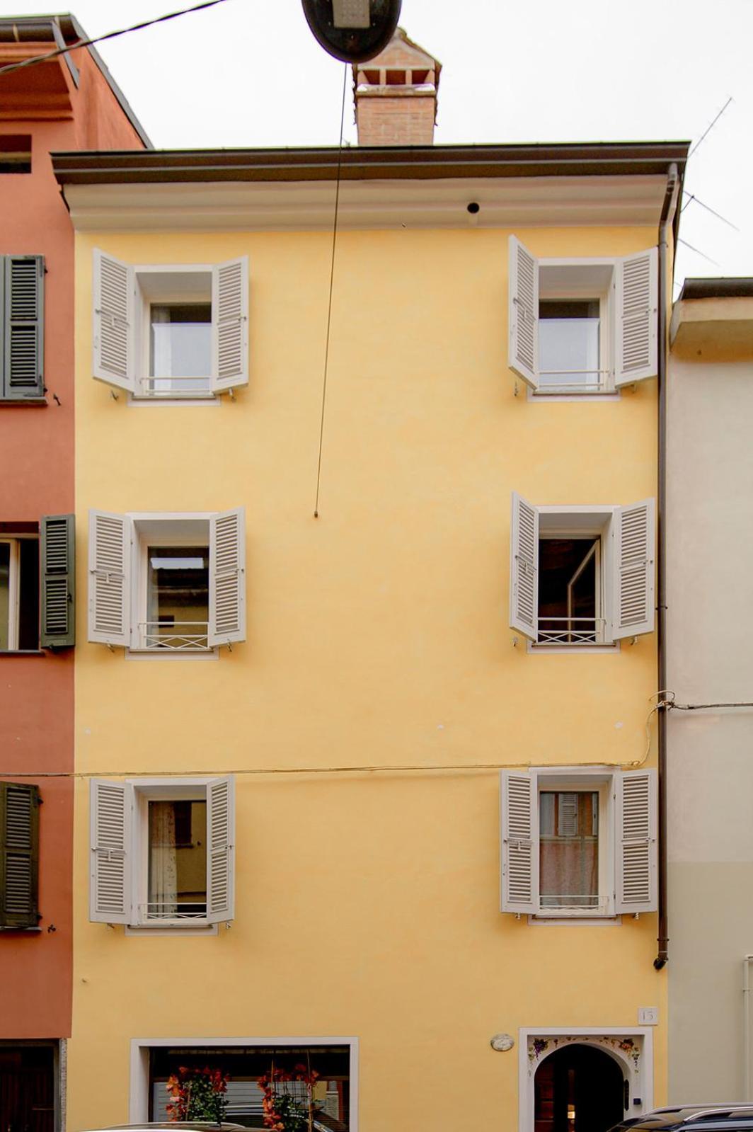 La Casa Del Vino Apartment Parma Bagian luar foto